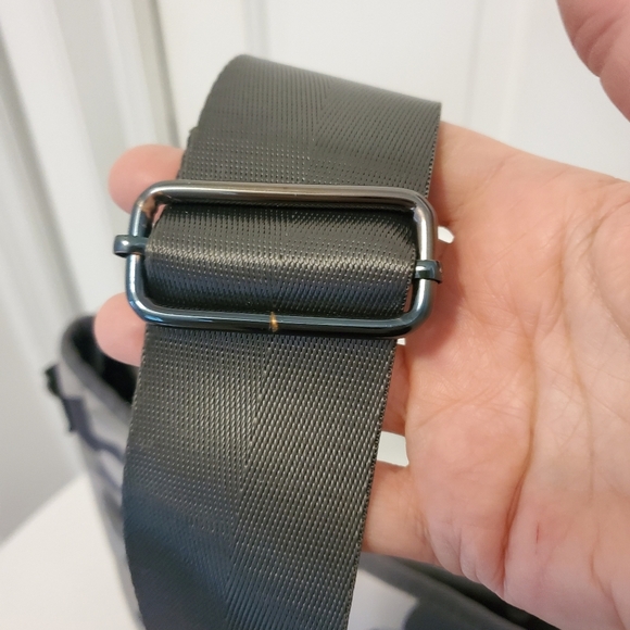 Haute Shore "Blake Showoff" Gray Camo Print Neoprene Crossbody - Picture 3 of 11